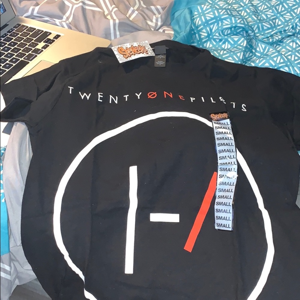 Twenty one pilots shirt